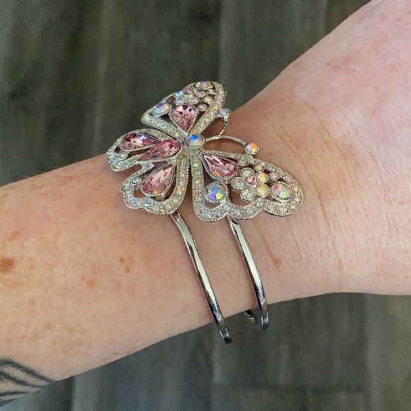 Beautiful Butterfly Cuff bracelet - Picture 4 of 4
